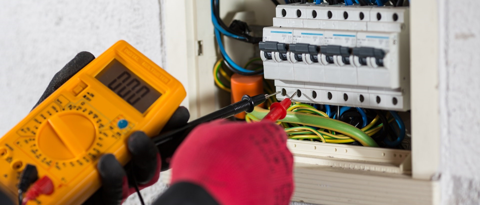 Electricians UB3, UB4